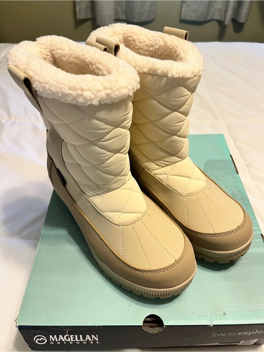 Ladies Magellan cream Outdoor Winter Boots with warm liner. Sz 8- NEW